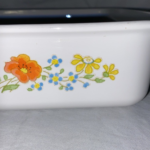 Vintage Spring Flowers Corning Ware baker, F-322 - Picture 2 of 9